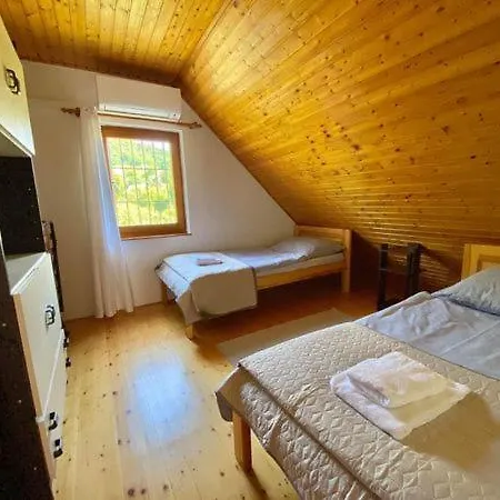 Szucs Vendeghaz Apartmán *
